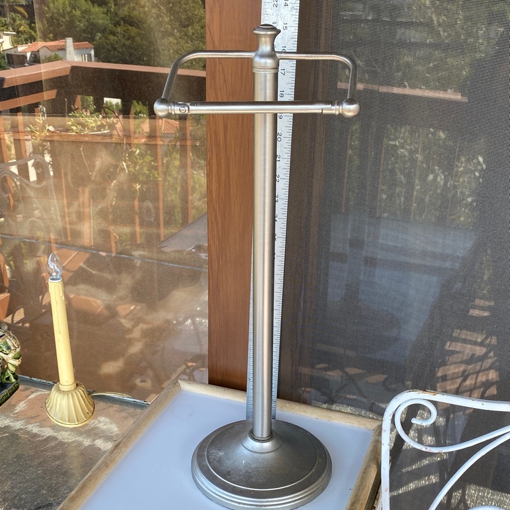 Metal Jewelry Stand with Rotating T-Bar - Silver